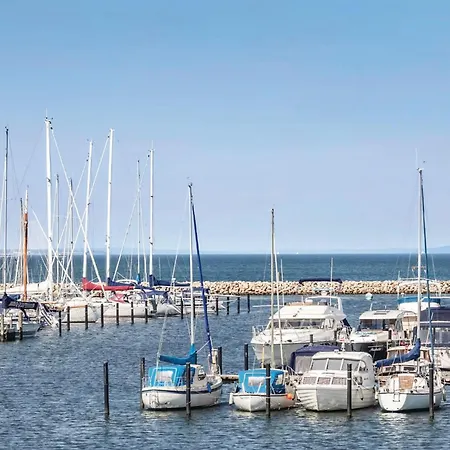 Apartman With Sea View V *