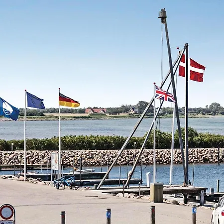 Apartman With Sea View V *